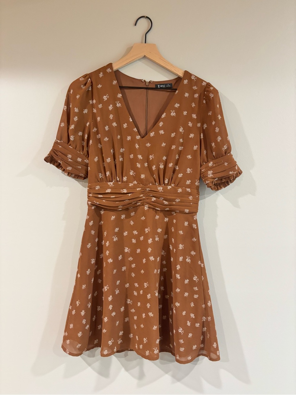 Very J brown floral dress Size Small - brown sweetheart dress floral mini